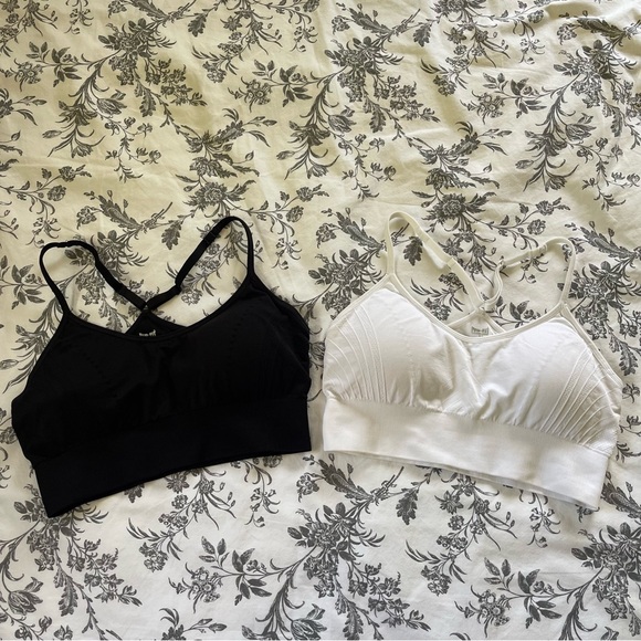 Pro-Fit Seamless Black and White Sports Bras - Picture 1 of 8